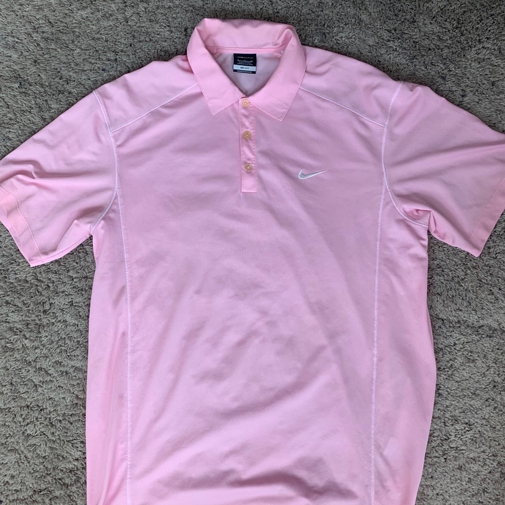Men’s pink Nike shirt sleeve shirt
